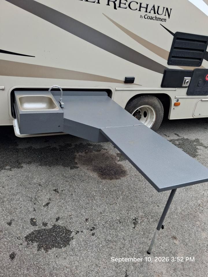 Used 2018 Ford E-450 and Econoline 450 Super Duty w/ Motorhome Prep Package RWD image 37