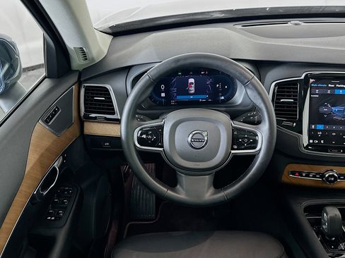 Used 2025 Volvo XC90 B6 Plus image 18