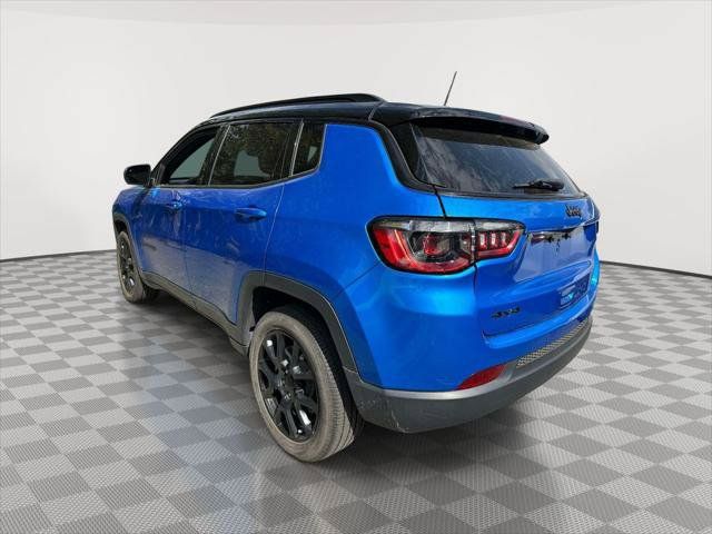 Used 2022 Jeep Compass Latitude AWD/4WD image 2