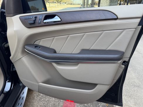 Used 2014 Mercedes-Benz GL 450 4MATIC image 40