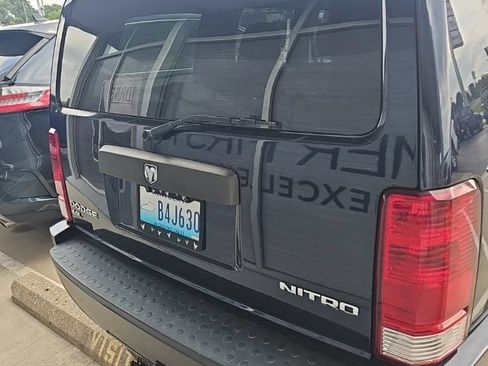 Used 2011 Dodge Nitro Heat AWD/4WD image 5