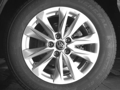 Used 2023 Toyota Corolla Cross LE AWD/4WD image 13