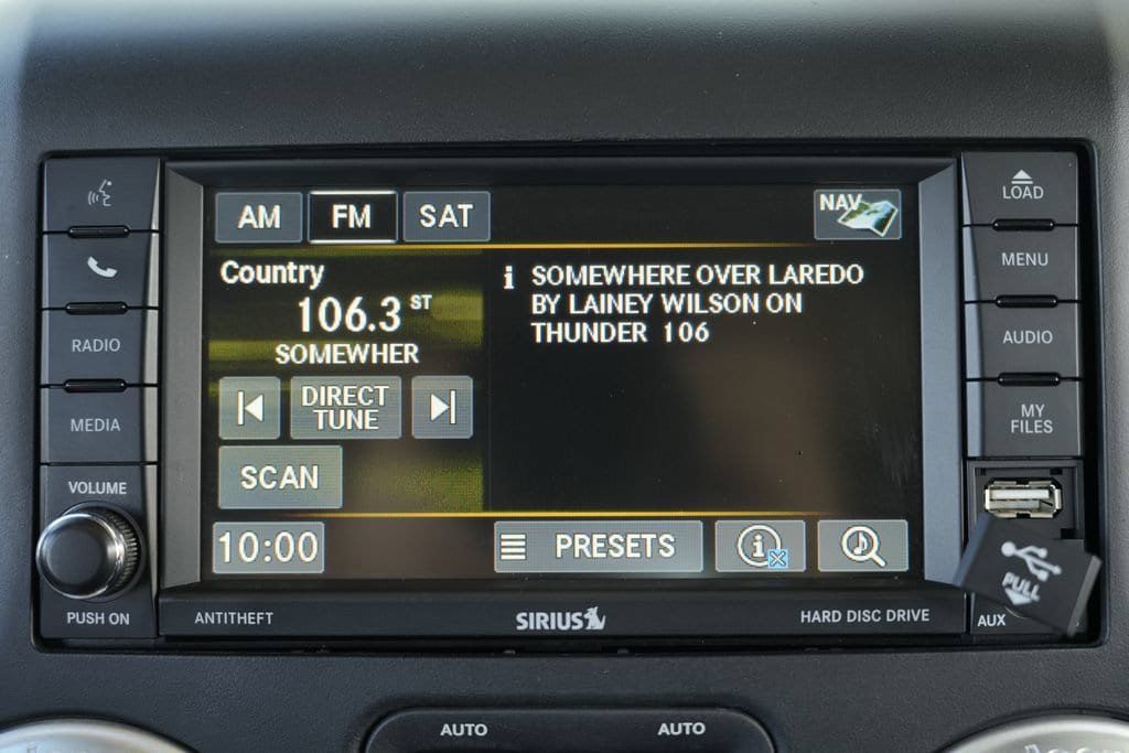 Used 2015 Jeep Wrangler Unlimited Sahara w/ Connectivity Group AWD/4WD image 49