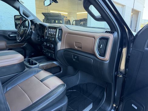 Used 2023 Chevrolet Silverado 3500 High Country AWD/4WD image 31