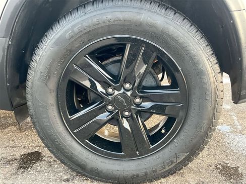 Used 2017 Chevrolet Trax LT w/ LT Convenience Package image 14