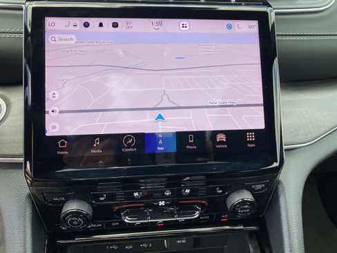 Certified 2023 Jeep Grand Cherokee Overland AWD/4WD image 13
