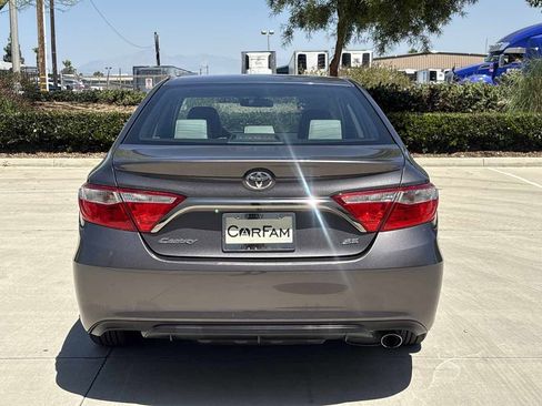 Used 2016 Toyota Camry SE FWD image 4