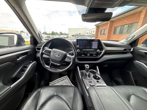 Used 2021 Toyota Highlander Limited image 19