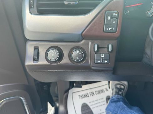 Used 2015 Chevrolet Suburban LTZ image 21