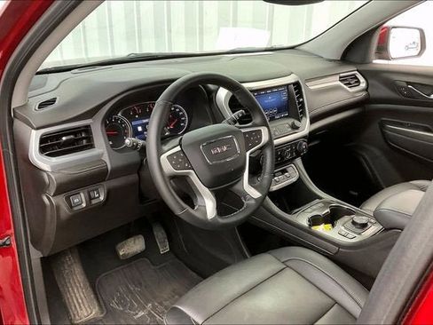 Certified 2023 GMC Acadia SLT w/ Preferred Package image 17