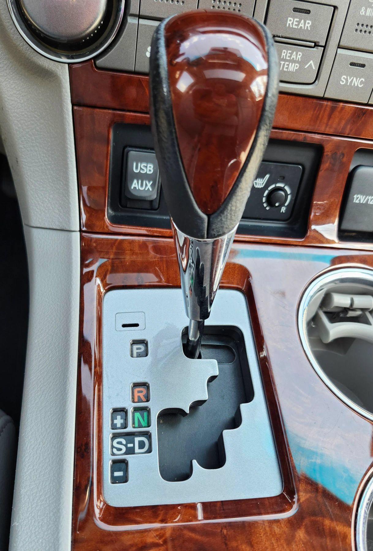 Used 2012 Toyota Highlander Limited w/ Tow Pkg FWD image 32