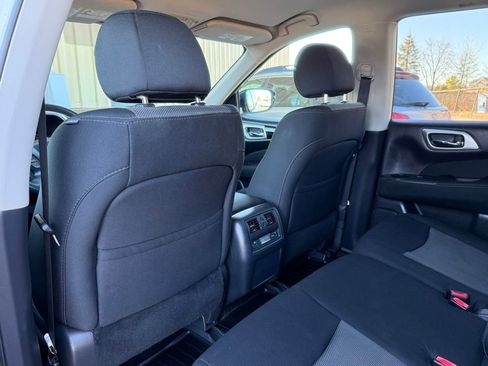 Used 2017 Nissan Pathfinder SV image 13