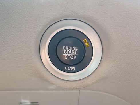 Used 2023 Chrysler Pacifica Touring-L FWD image 30