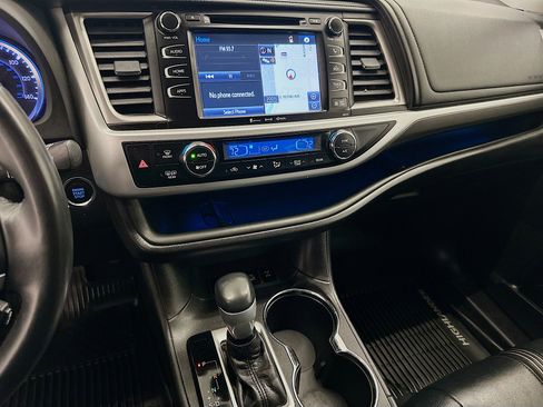 Used 2018 Toyota Highlander SE AWD/4WD image 26