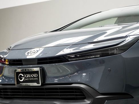 Used 2025 Toyota Prius LE image 2