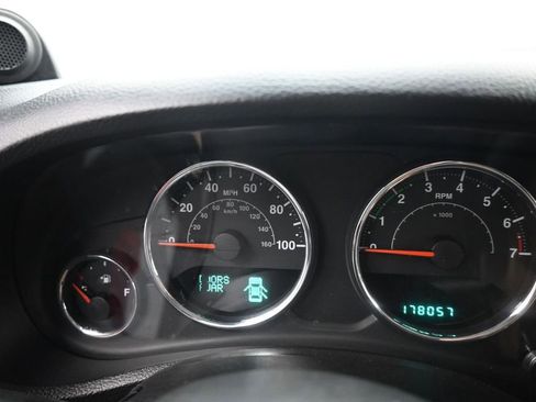 Used 2013 Jeep Wrangler Unlimited Sahara w/ Connectivity Group AWD/4WD image 15
