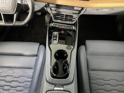 Used 2024 Audi e-tron GT Premium Plus image 19