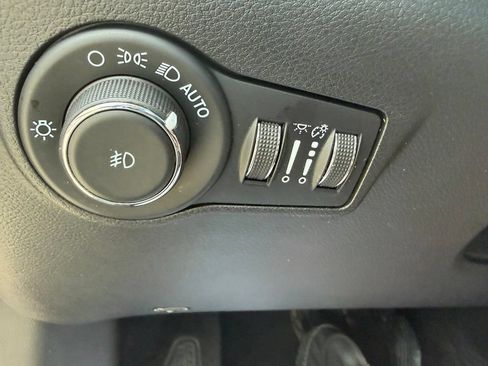 Used 2023 Jeep Compass Latitude AWD/4WD image 23