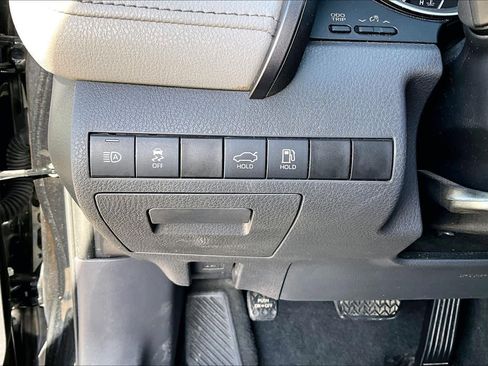 Used 2021 Toyota Camry LE image 33