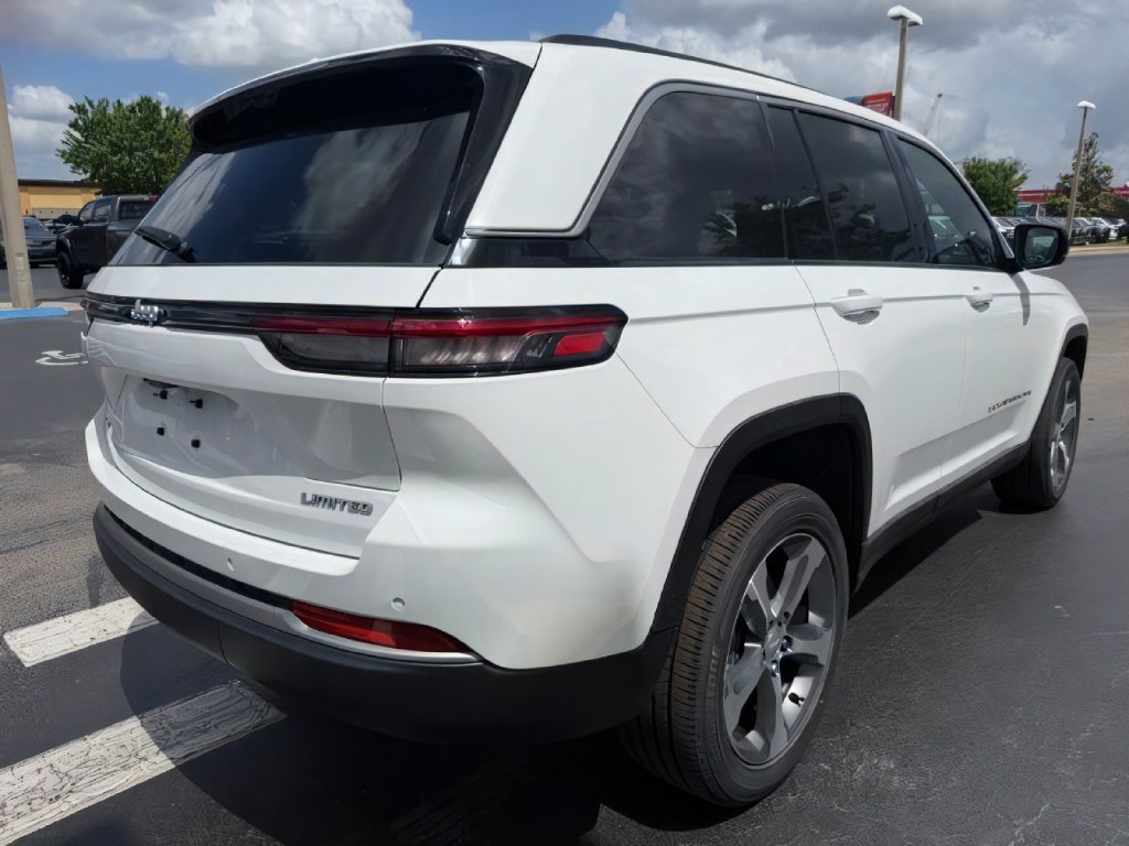 New 2026 Jeep Grand Cherokee Limited w/ Luxury Tech Group II AWD/4WD image 11