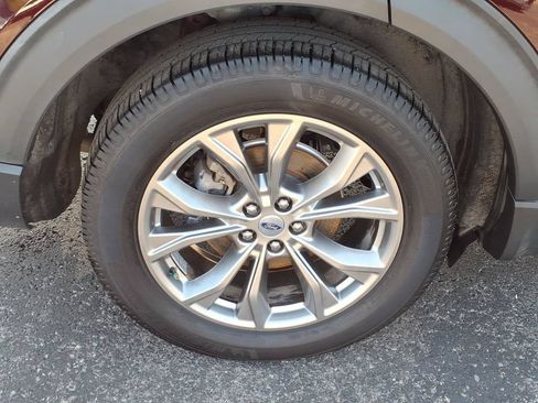 Used 2022 Ford Explorer Limited w/ Equipment Group 301A AWD/4WD image 10