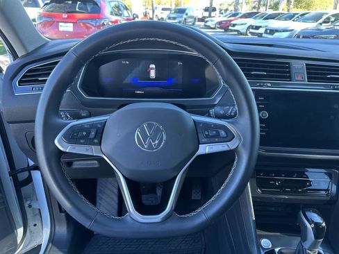 Used 2024 Volkswagen Tiguan SE image 18