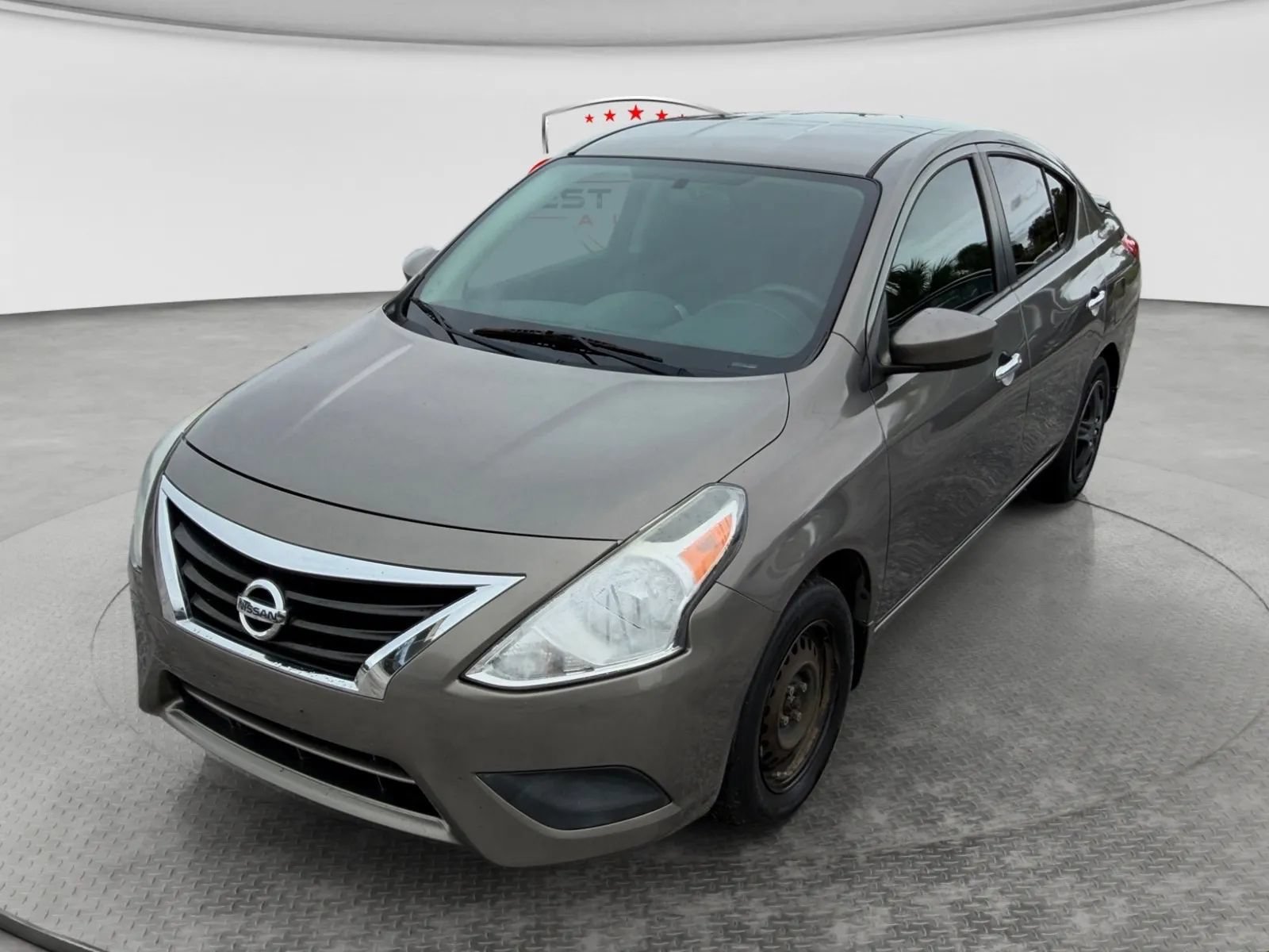 Used 2015 Nissan Versa SV FWD image 1