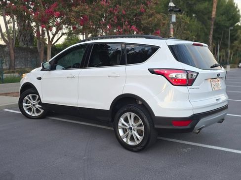 Used 2018 Ford Escape SE FWD image 37