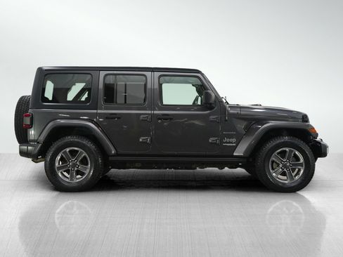 Used 2018 Jeep Wrangler Unlimited Sahara AWD/4WD image 6