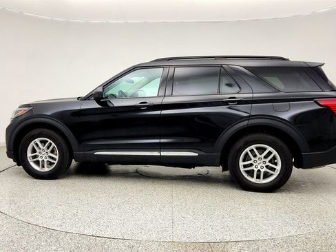 Used 2025 Ford Explorer Active AWD/4WD image 8