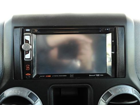 Used 2015 Jeep Wrangler Sport image 29