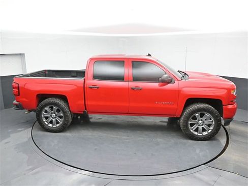 Used 2018 Chevrolet Silverado 1500 Custom w/ Custom Value Package image 38