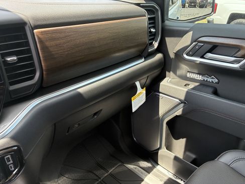 New 2026 Chevrolet Silverado 1500 High Country w/ High Country Premium Package AWD/4WD image 39