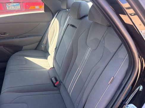 Used 2025 Hyundai Elantra SEL image 25