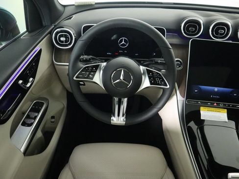 Used 2026 Mercedes-Benz GLC 300 image 11