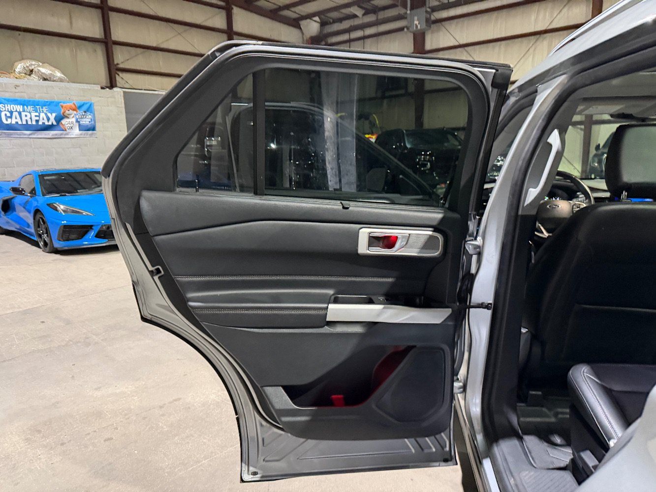 Used 2022 Ford Explorer Limited w/ Equipment Group 301A AWD/4WD image 15
