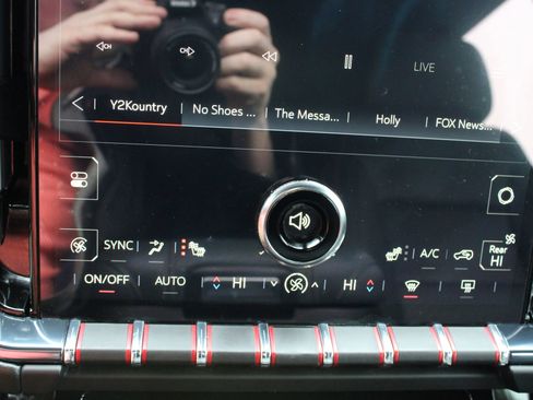 Used 2025 GMC Yukon AT4 w/ LPO, Floor Liner Package image 36