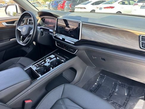 Used 2025 Volkswagen Atlas SE FWD image 10