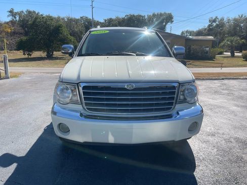 Used 2008 Chrysler Aspen Limited image 3