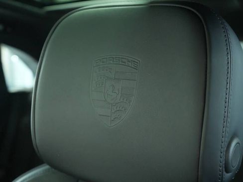 Certified 2024 Porsche Macan image 34