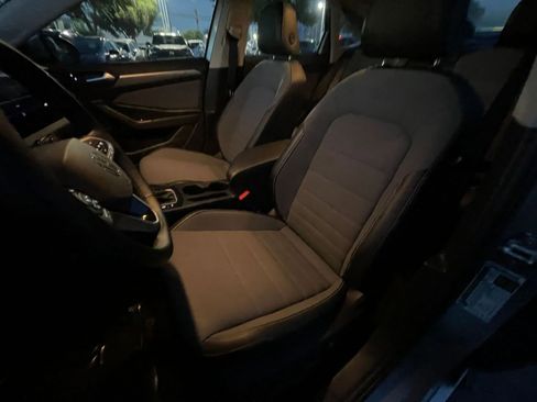 Used 2025 Volkswagen Jetta SE image 36