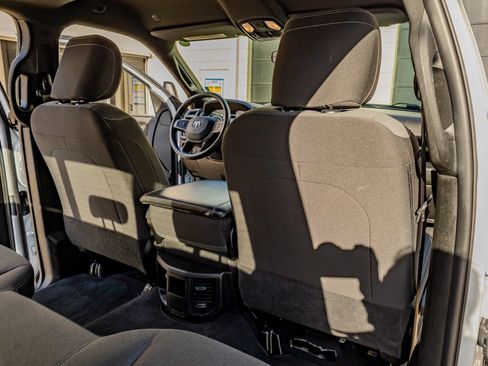 Used 2024 RAM 3500 Tradesman w/ Chrome Appearance Group image 31