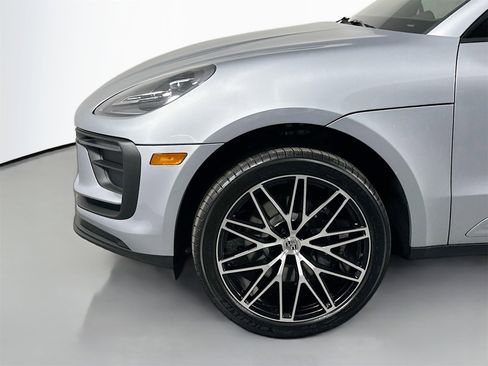 Certified 2025 Porsche Macan image 11