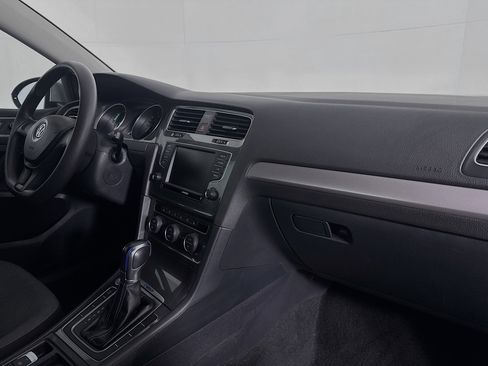 Used 2016 Volkswagen e-Golf SE w/ DC Fast Charging Package image 27