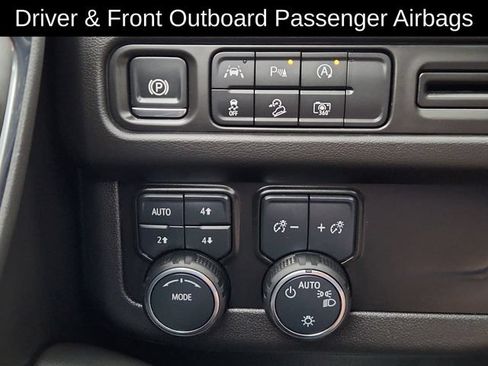 Used 2024 Chevrolet Tahoe Z71 w/ Luxury Package AWD/4WD image 41