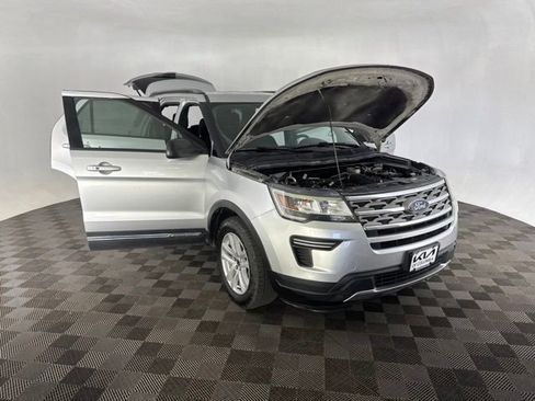 Used 2018 Ford Explorer XLT AWD/4WD image 14
