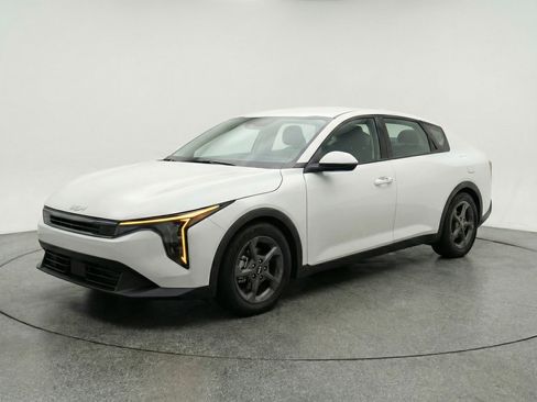 Used 2025 Kia K4 FWD image 3