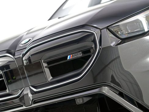 Used 2025 BMW M5 w/ Carbon Package image 60