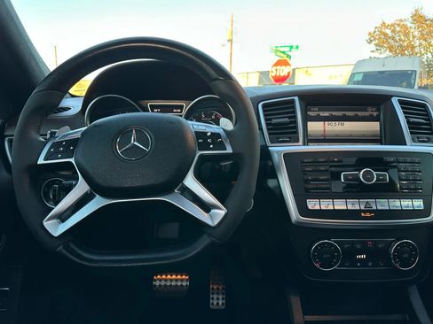 Used 2013 Mercedes-Benz ML 63 AMG 4MATIC image 26