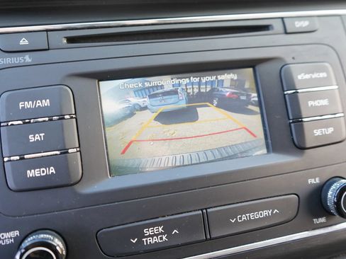 Used 2016 Kia Sedona LX w/ Option Group 020 FWD image 27